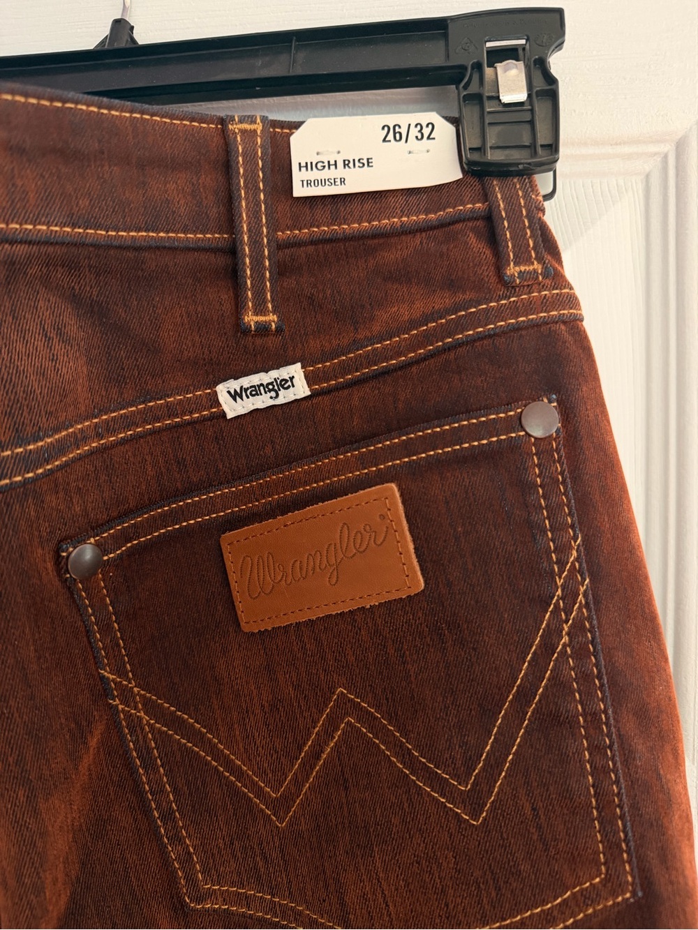 Wrangler High-Rise Jeans in Cinnamon - 26/32